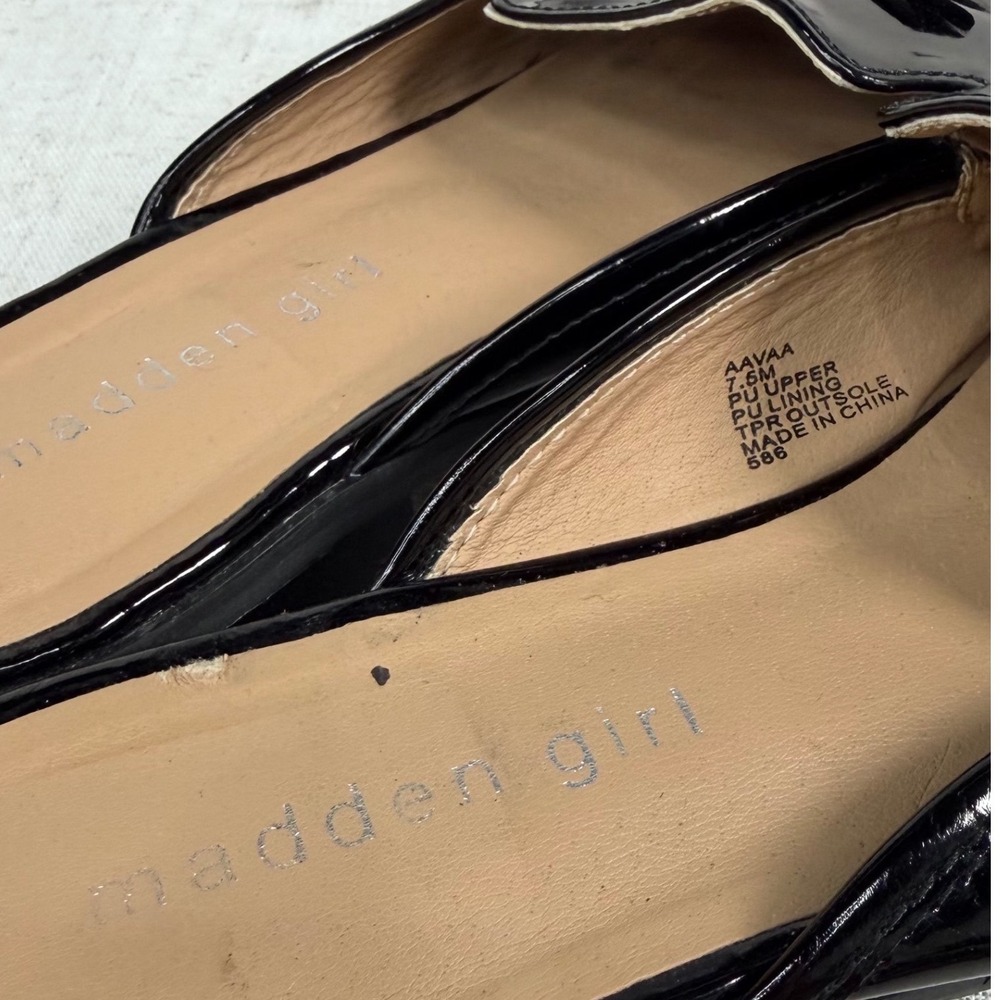 Madden Girl AAVAA Black Patent Loafer Mules‎ Kiltie Fringe Bow Slides Flats 7.5M - Picture 4 of 8